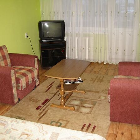 Apartment On Vasylya Chervoniya 67 Riwne Exterior foto
