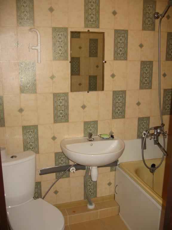 Apartment On Vasylya Chervoniya 67 Riwne Exterior foto