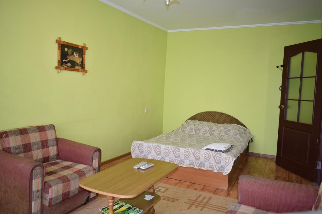 Apartment On Vasylya Chervoniya 67 Riwne Exterior foto