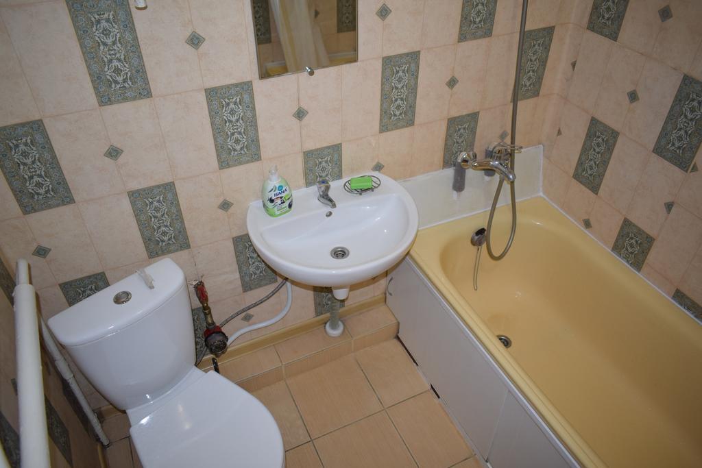 Apartment On Vasylya Chervoniya 67 Riwne Exterior foto