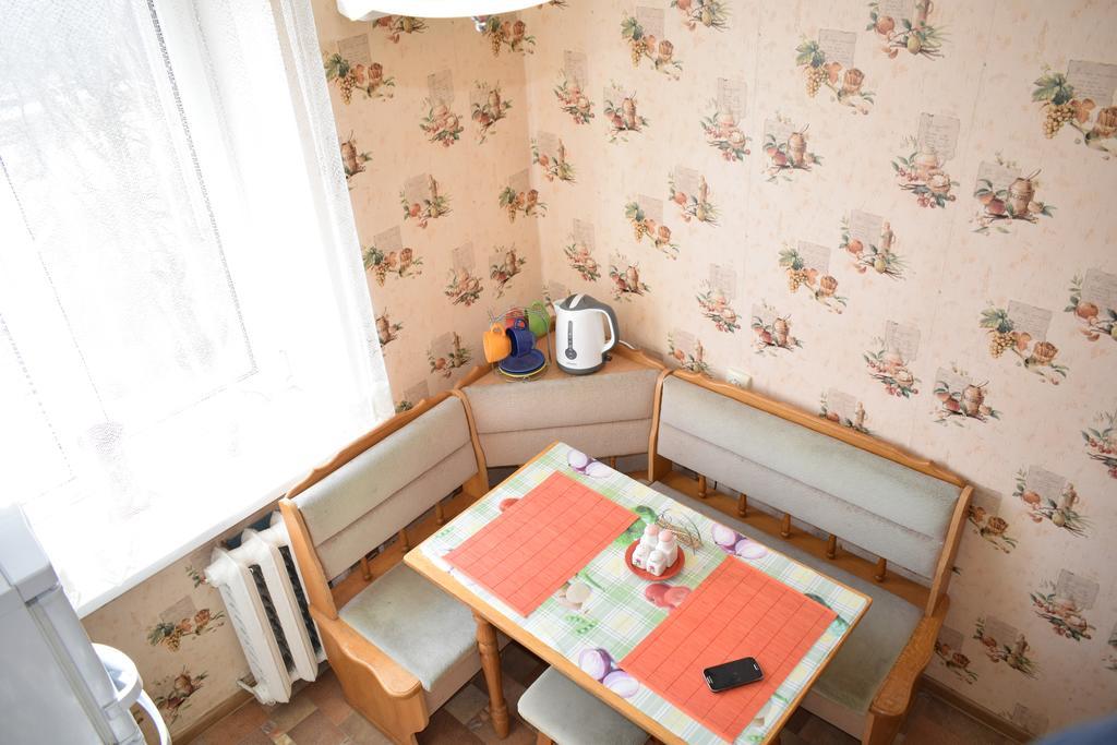 Apartment On Vasylya Chervoniya 67 Riwne Exterior foto